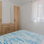 Apartamento Awesome In With Wifi Vir